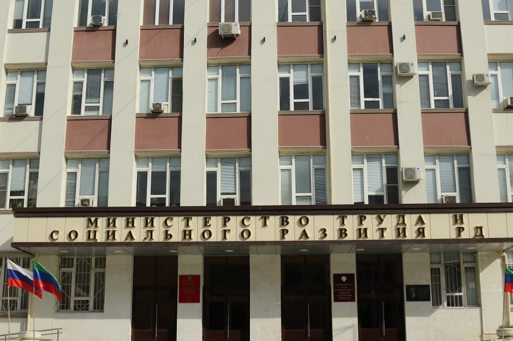 Подписан договор о взаимодействии Минтруда РД и МФЦ РД в части организации приема заявлений от граждан на оказание государственной социальной помощи на основании социального контракта